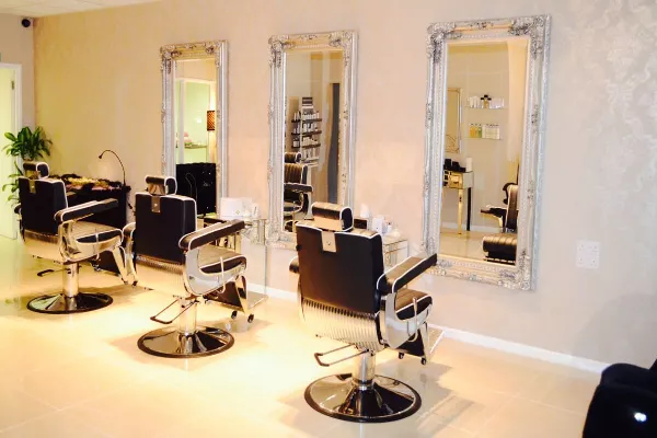 La Belle Beauty Lounge (Women Only) Banner