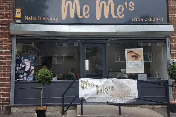 Me Me's Nails & Beauty Banner