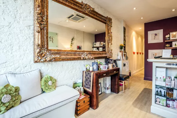 OM Tarporley Holistic, Wellness & Beauty Banner