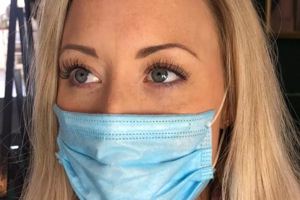 Golden Eyelashes Banner