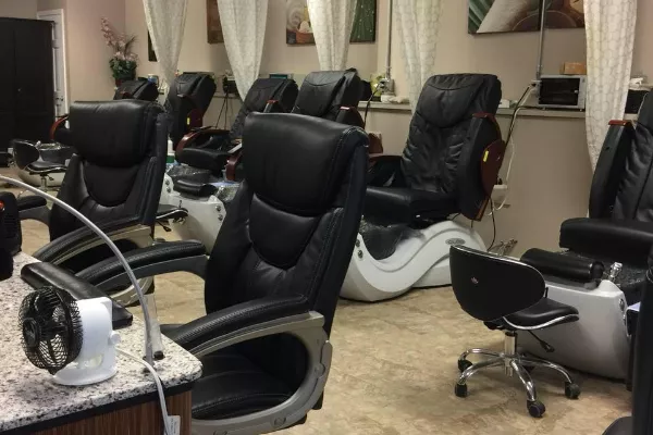 Luna Nail Studio Banner