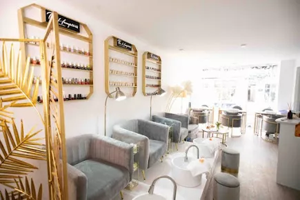 The Hamptons Nails & Brows Banner