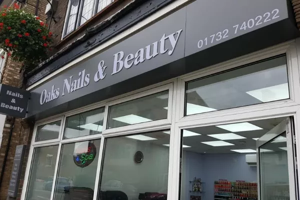Oaks Nails & Beauty Banner